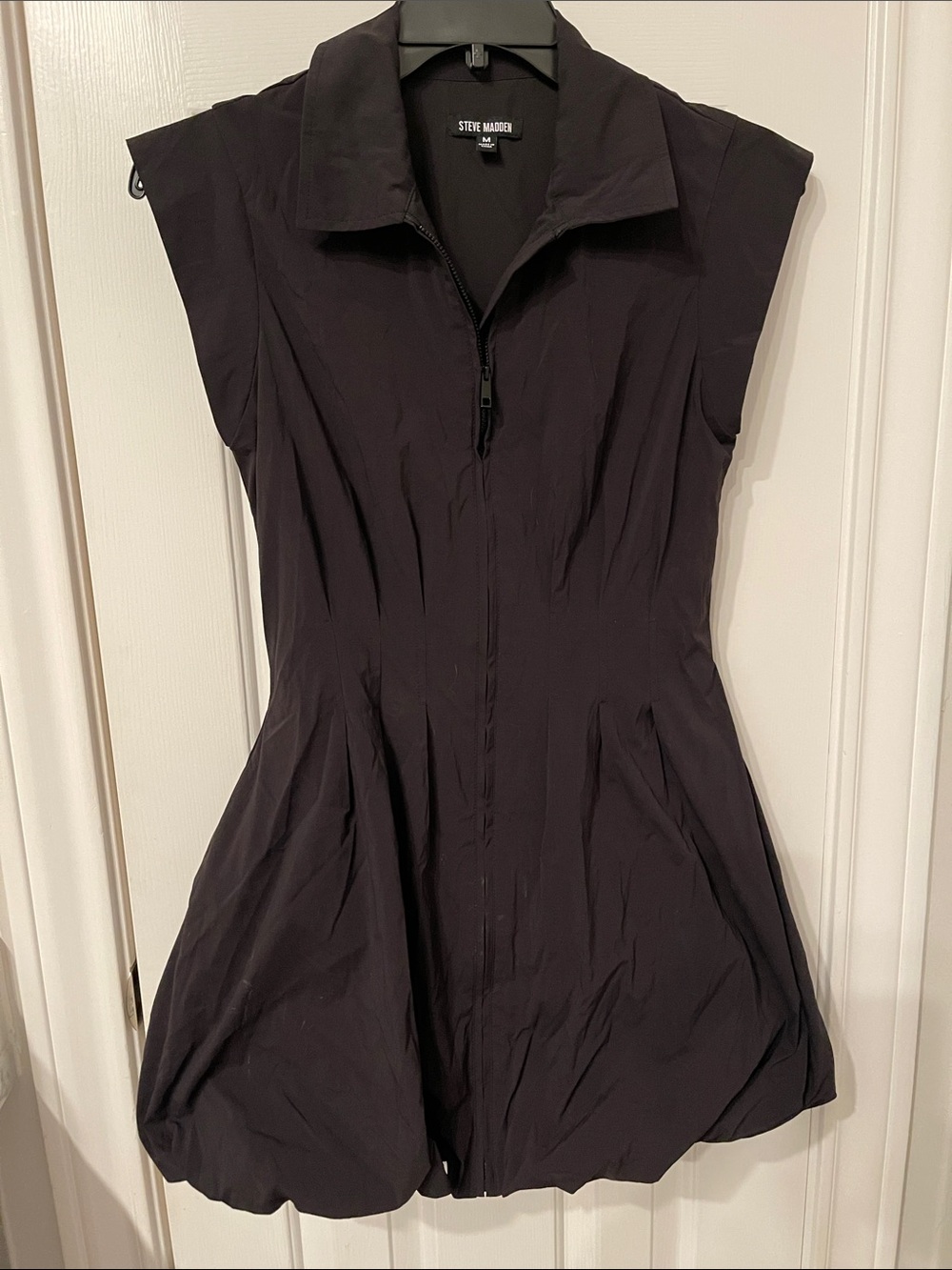Steve Madden Black Cap-Sleeve Zip-Front Bubble Dress